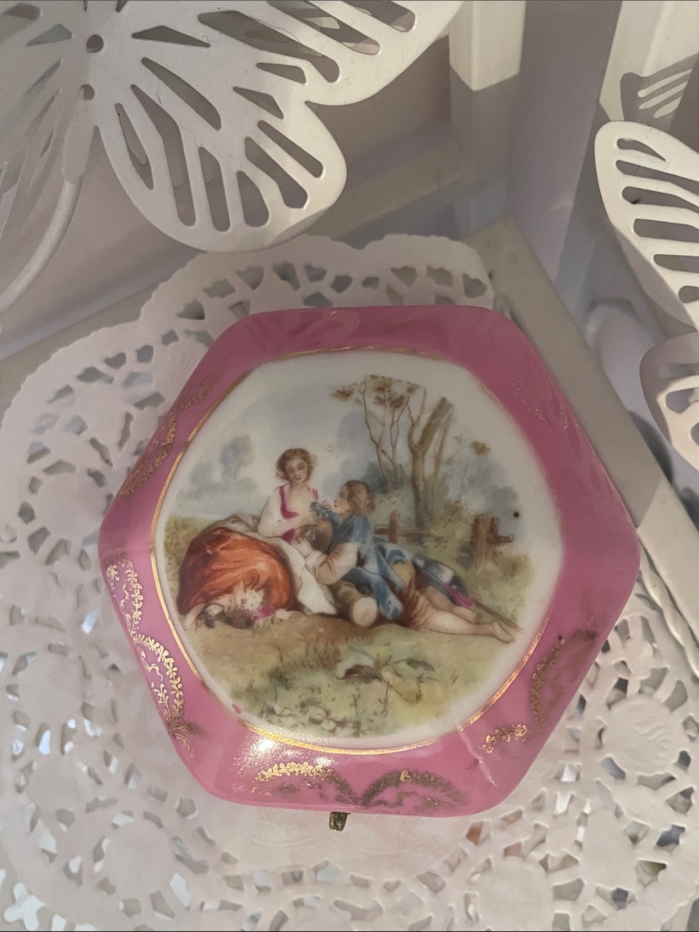 🫖🌸 Vintage Pink Porcelain Trinket Box with Mirror - Picture 6 of 8